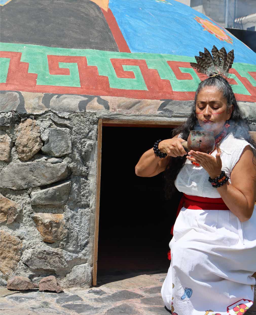 Participantes en la ceremonia de temazcal